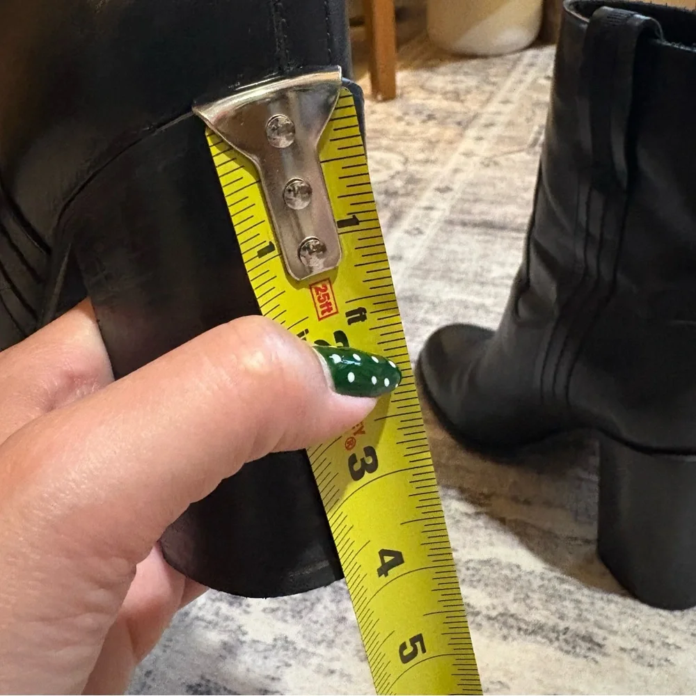 Kate spade baise black Leather heeled boots size 8